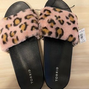 TORRID Pink leopard fur slides 10.5W